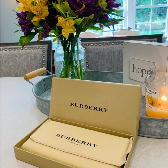 Authentic Burberry London Leather Long wallet - Picture 13 of 14